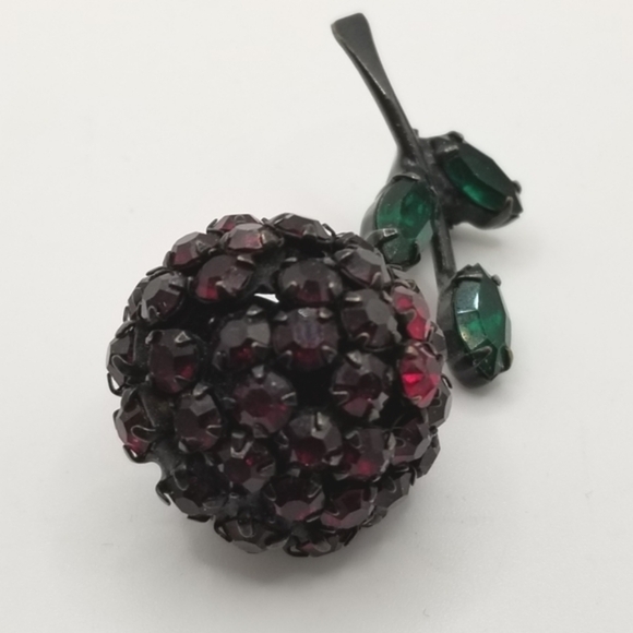 Warner Vintage Cherry Brooch Pin Japanned Rhinestone Black Back Fruit 3D Red - Picture 11 of 15